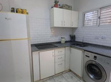 Casa · 104m² · 5 Ambientes · 1 Cochera · Casa 3 Dorm C/cochera y Patio - Remodelada a Nuevo!
