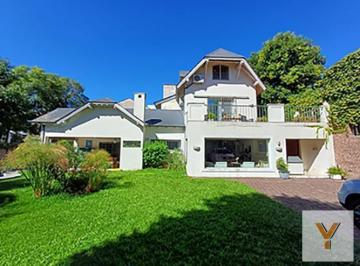Casa · 280m² · 5 Ambientes · Casa en Venta - 4 Dorm. 4 Baños - San Isidro