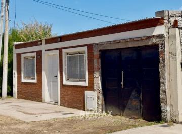 Casa · 186m² · 4 Ambientes · 1 Cochera · Casa 2 Dorm. Amplia Villa Arias Punta Alta