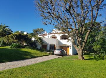 Casa · 330m² · 8 Ambientes · 1 Cochera · Fábrica con Casa en Venta en Arrecifes