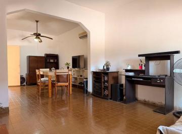 Casa · 90m² · 3 Ambientes · Venta Casa 3 Ambientes en Gran Terreno 365 m²