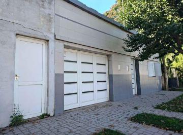 Casa · 128m² · 4 Ambientes · 1 Cochera · Casa en Venta con Gran Terreno