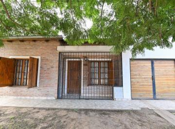 Casa · 88m² · 3 Ambientes · 1 Cochera · Casa 2 Dorm. - Excelente Estado