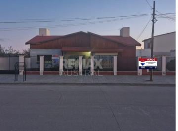 Casa · 198m² · 5 Ambientes · Venta Casa de 3 Dorm. con Galpon - Sarmiento