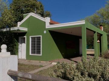 Casa · 92m² · 4 Ambientes · 2 Cocheras · Parque Siquiman Casa 2 Dorm. Piscina Cochera