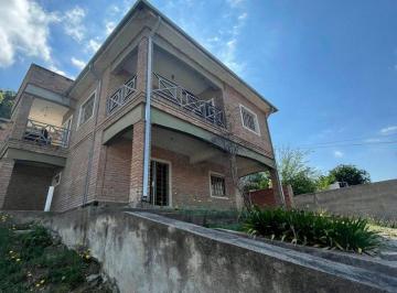 Casa · 231m² · 5 Ambientes · 1 Cochera · Casa Dos Plantas 2 Dorm. Rio Ceballos Vende