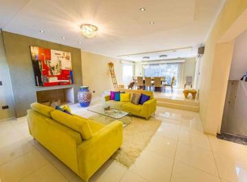Casa · 618m² · 5 Ambientes · 2 Cocheras · Venta Casa 4 Dorm en Estancia Q2 Apto Credito
