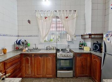 Casa · 180m² · 4 Ambientes · 1 Cochera · Venta Casa 4 Amb Más Depto Jardín Chingolo Lanús