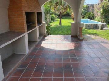 Casa · 250m² · 5 Ambientes · 1 Cochera · Venta Casa 4 Dorm - 2 Baños - B° El Bosque - Smt
