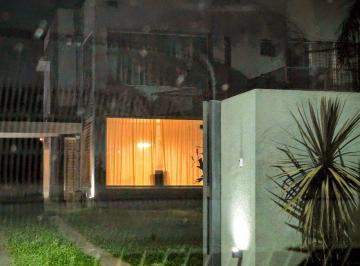 Casa · 150m² · 4 Ambientes · 2 Cocheras · Alquiler Temporal en Categrill 2 Dorm.