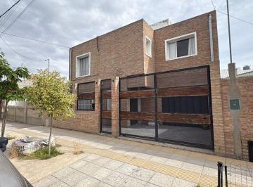 Casa · 183m² · 7 Ambientes · 1 Cochera · Alquiler Casa 3 Dorm.