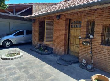 Casa · 220m² · 5 Ambientes · 1 Cochera · Casa en Venta 5 Ambientes Villa Luzuriaga
