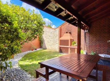 Casa · 98m² · 4 Ambientes · 1 Cochera · Duplex en Venta