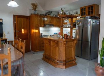 Casa · 235m² · 4 Ambientes · 4 Cocheras · Casa 3 Dorm. + Piscina, El Challao Las Heras