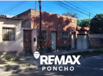 Casa · 222m² · 8 Ambientes · 3 Cocheras · Se Vende Casa 470 m² de Sup. a Refacionar Capital