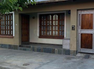 Casa · 150m² · 4 Ambientes · 3 Cocheras · Venta de Casa - Rodeo de La Cruz - Guaymallen Mza.