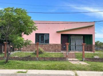 Casa · 106m² · 5 Ambientes · 1 Cochera · Casa en Zona de Balneario