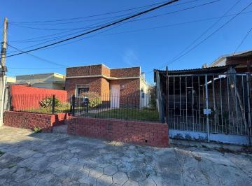 Casa · 54m² · 2 Ambientes · 1 Cochera · Propiedad con Buen Terreno Inversion Segura