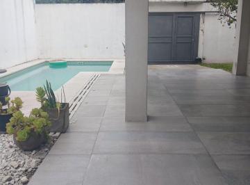 Casa · 128m² · 3 Ambientes · 3 Cocheras · Casa en Venta
