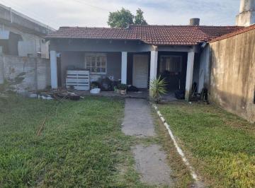 Casa · 90m² · 5 Ambientes · 1 Cochera · Venta Casa 4 Amb - Patio - Jardin - Garage - Malvinas Arg