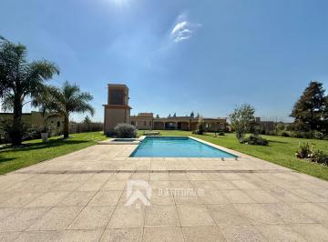 Casa · 4700m² · 5 Ambientes · Casa en Venta con Gran Parque Pileta Quincho Villars Marcos Paz