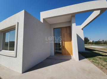 Casa · 163m² · 5 Ambientes · 2 Cocheras · Vida Club de Campo Barrio Privado - Funes