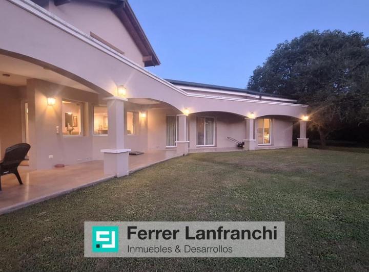 Casa · 400m² · 8 Ambientes · 2 Cocheras
