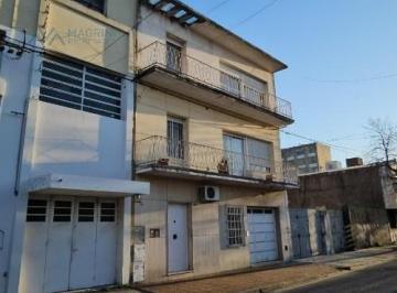 Departamento · 8 Ambientes · Oportunidad de Inversión: Edificio Bloc de 3 Departamentos en Venta en Pergamino, Bs. As.