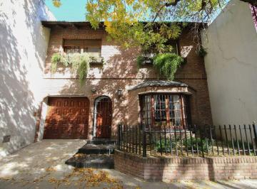 Casa · 270m² · 6 Ambientes · 2 Cocheras · En Venta Casa de 6 Amb con 2 Cocheras en Coghlan