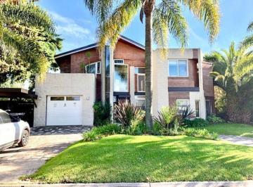 Casa de 9 ambientes, Pilar · Casa en Alquiler 4 Dorm. con Muebles en Saint Matthews Village