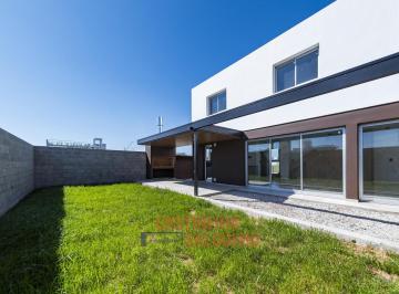 Amplio Patio · Venta Casa Esquina a Estrenar - Tres Dorm. - Fondo Norte - Rincones de Manantiales