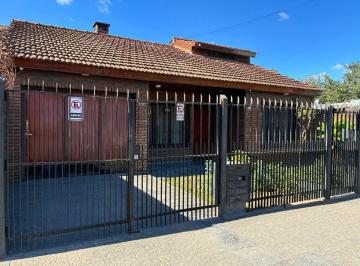Casa · 136m² · 4 Ambientes · 1 Cochera · Casa 3 Dorm + Depto 2 Amb. Lote 330 m P. Nogues