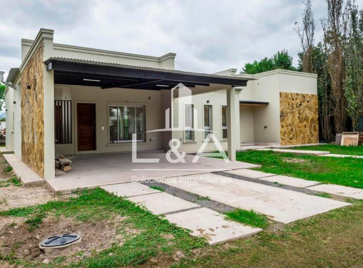 Casa · 260m² · 5 Ambientes · 1 Cochera