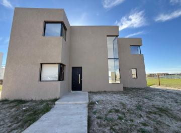 Casa · 240m² · 6 Ambientes · 3 Cocheras · Venta Casa San Sebastian a Estrenar 4 Dorm. con Vista a Laguna Piscina Financia