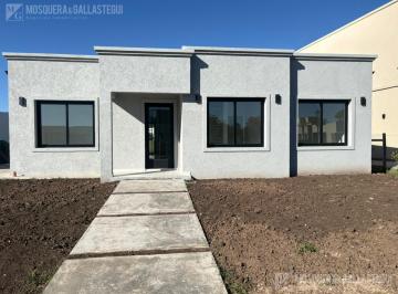 Casa · 128m² · 5 Ambientes · 2 Cocheras · Casa en Venta en Santa Elisa
