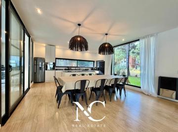Casa · 200m² · 5 Ambientes · Casa en Venta en Costa Esmeralda