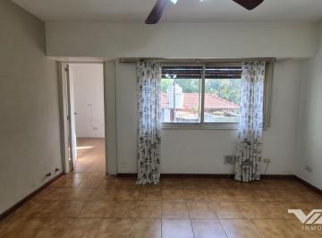 Departamento · 35m² · 2 Ambientes · Alquiler Depto 2 Amb, Tercer Piso por Escalera. V. Martelli