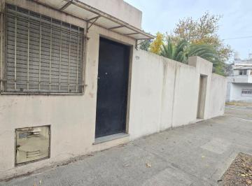 Casa de 2 ambientes, Parque Avellaneda · Casa a Refaccionar en Esquina