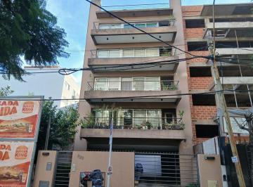 Departamento · 52m² · 2 Ambientes · 1 Cochera · Muy Cómodo y Luminoso Semipiso Al Frente