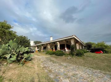 Casa · 399m² · 7 Ambientes · 5 Cocheras · Casa en Rio Ceballos