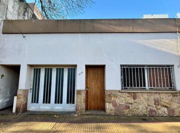 Casa · 100m² · 4 Dormitorios · 1 Cochera · Casa en Venta de 4 Dorm. Lote Calle 14 E/ 38 y 39 La Plata
