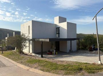 Casa · 150m² · 4 Ambientes · 2 Cocheras · Casa 3 Dorm. Colinas de La Deseada