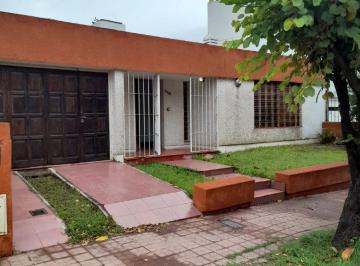 Casa de 8 ambientes, Córdoba · Alquiler Comercial - Ideal Coworking - Excelente Ubicación