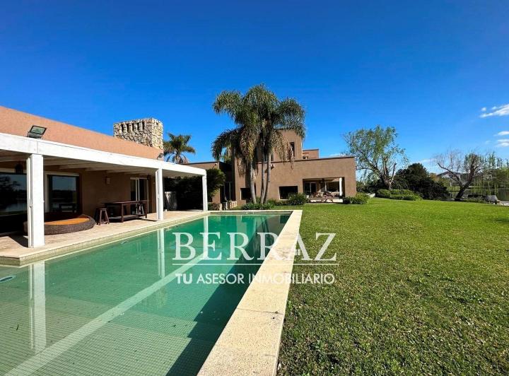 Casa · 431m² · 6 Ambientes · 2 Cocheras
