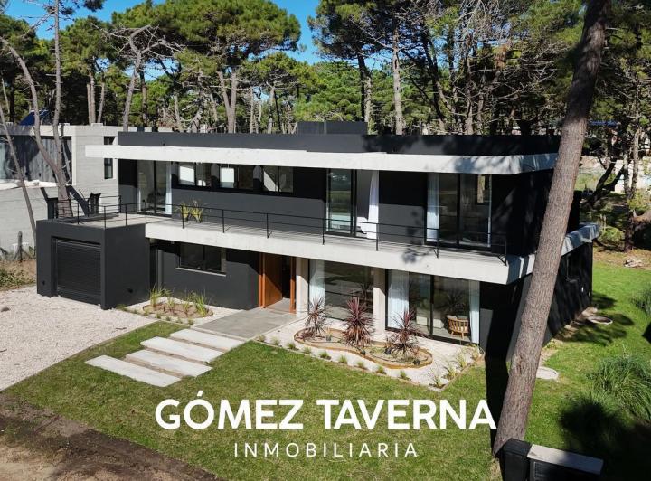 Casa · 275m² · 5 Ambientes · 2 Cocheras