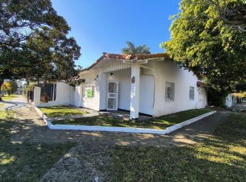 Casa · 126m² · 4 Ambientes · 1 Cochera · Venta! Apta Crédito! Pintos 1903 Banfield Casa de 4 Ambientes