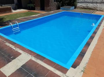 Casa · 70m² · 3 Ambientes · 2 Cocheras · Casa en Pueblo Esther
