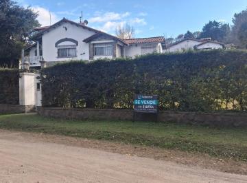 Casa · 1500m² · 3 Dormitorios · 1 Cochera · La Falda: Autentica Casona de 3 Dor, 2 Hab. de Serv. C/pileta y Hermoso Parquizado!