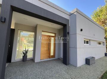 Casa · 149m² · 4 Ambientes · 4 Cocheras · Casa en Venta 4 Ambientes en El Resuello Moreno
