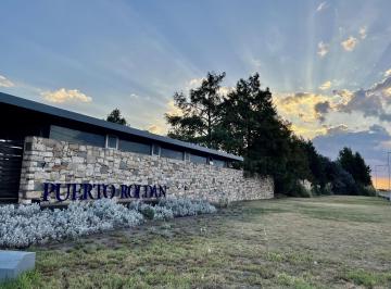 Terreno · 894m² · Venta: Terreno de 900 m² en Barrio Cerrado Puerto Roldán con Vista Al Lago. Fondo Al Oeste.